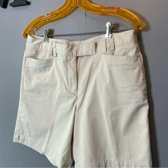 Liz Claiborne Liz Golf Audra Bermuda Shorts ivory short size 10 - Picture 3 of 10